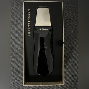 The Beautools Rocklean Premium Skin Scrubber